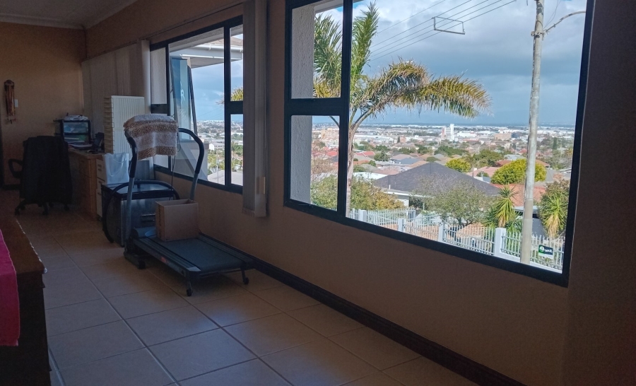 4 Bedroom Property for Sale in Avondale Western Cape